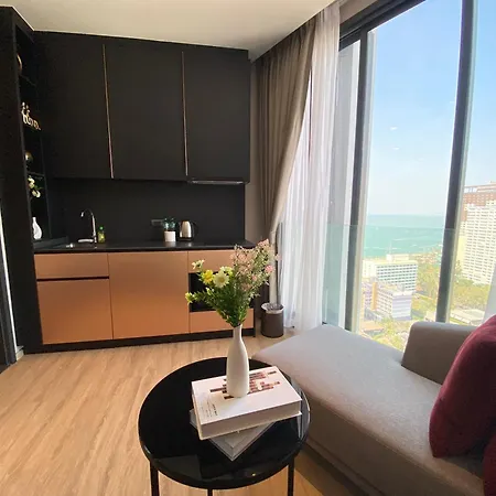 Luxury Edge Central Pattaya Exterior photo
